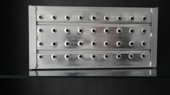 BS1139 210 ミリメートル 240 ミリメートル Gi 板足場鋼板金属 Palnk 鋼板ウォークボード鋼プラットフォーム金属デッキキャットウォーク金属板建設用フック付き